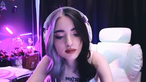 Snapshot of avi_nile chatting on January 20, 2:22 am Avriel online show from January 20, 2:22 am