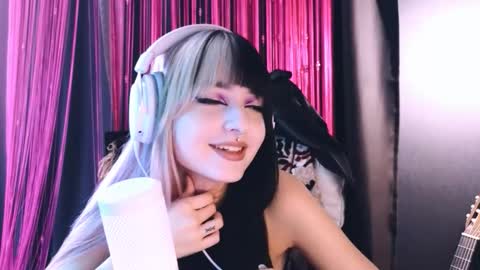 Snapshot of avi_nile chatting on September 11, 5:08 am Avriel online show from September 11, 5:08 am