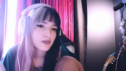 Snapshot of avi_nile chatting on September 16, 4:31 am Avriel online show from September 16, 4:31 am