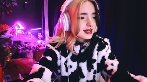 Snapshot of avi_nile chatting on January 17, 1:57 am Avriel online show from January 17, 1:57 am