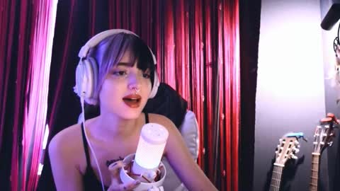 Snapshot of avi_nile chatting on October 19, 5:09 am Avriel online show from October 19, 5:09 am