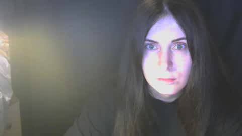 avialenne online show from April 8, 7:49 pm