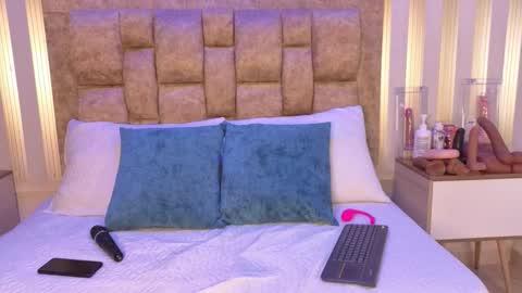 AVIS  online show from December 20, 10:03 pm