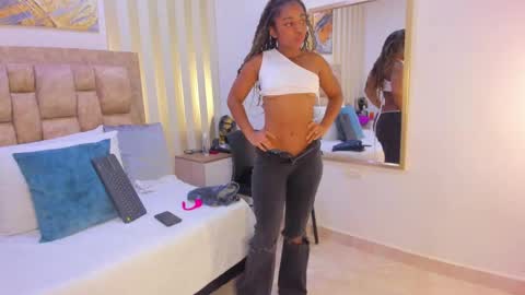 AVIS  online show from November 19, 8:20 pm