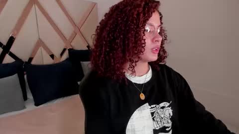 Avril  online show from December 16, 11:49 am