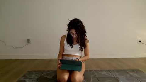 Avaia online show from January 7, 2:59 am