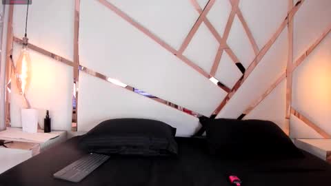   online show from March 18, 11:59 am