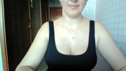 awesomeladyy online show from March 12, 7:44 am