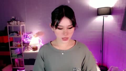 AYAHOSHILOVESYOU online show from March 28, 8:47 am