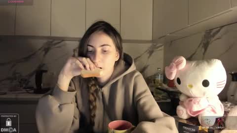 Ayesha online show from February 3, 9:07 pm