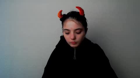 azumi_chan_ online show from October 9, 10:30 am