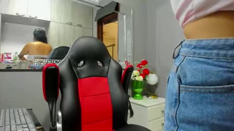 azumiwalker online show from December 15, 9:42 pm