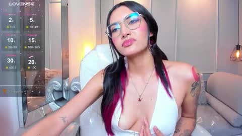 Azura online show from November 27, 8:34 pm