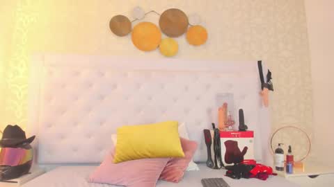Snapshot of b3k_afrodict chatting on October 20, 8:01 pm Anny online show from October 20, 8:01 pm