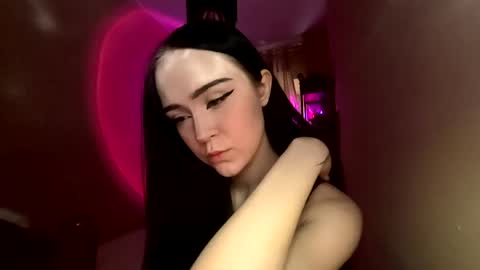 Adeline online show from April 22, 10:12 am