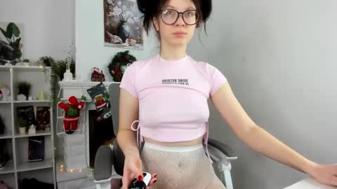 Evalena maybe just Eva online show from December 17, 5:22 am