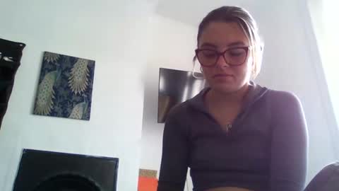 baby_girls2224 online show from April 24, 8:28 am