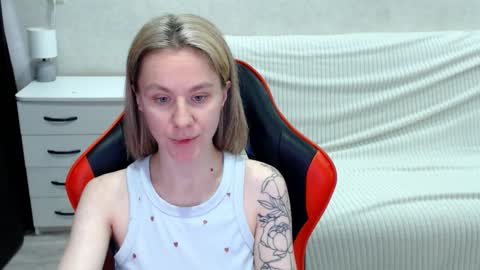 baby_kitte online show from October 27, 5:25 am