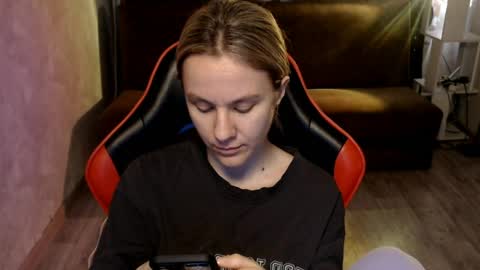 baby_kitte online show from April 7, 4:47 am