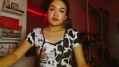 babybombom08 online show from May 30, 11:11 pm
