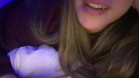 babyhoney333 online show from January 9, 5:01 am