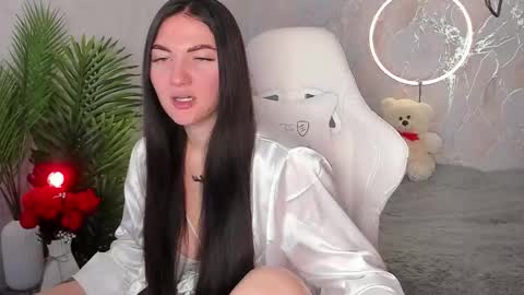 Sophia online show from December 2, 3:08 am