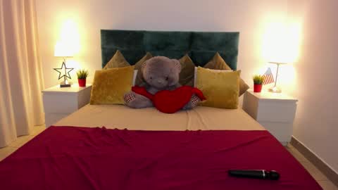 babyyulli online show from September 15, 9:06 am