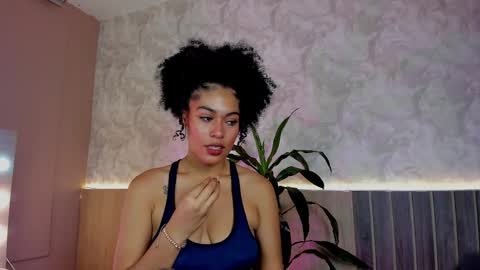 BADDIE DELAYLA online show from April 16, 7:02 pm