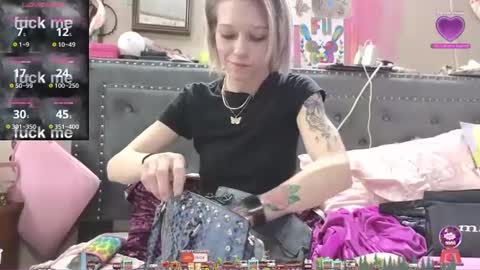 badbitchh online show from December 2, 10:05 am