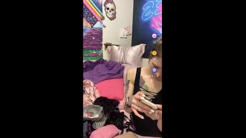 badbitchh online show from December 13, 8:10 am