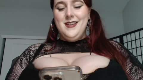 bambixxlynn online show from April 18, 12:35 am