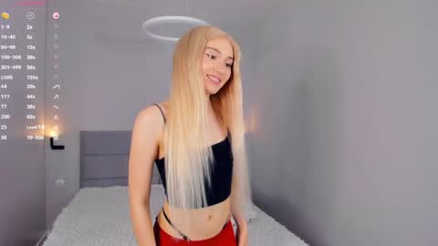 Mia online show from April 15, 4:29 pm