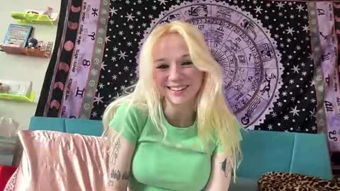 Snapshot of bardoteyed chatting on January 23, 6:35 pm Bardot Eyed online show from January 23, 6:35 pm