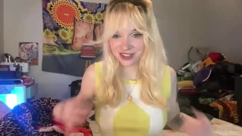 Snapshot of bardoteyed chatting on October 21, 7:18 pm Bardot Eyed online show from October 21, 7:18 pm