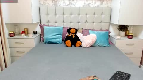 larra online show from October 12, 9:44 am