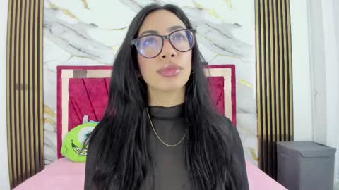 daniela villamizar online show from November 21, 2:52 pm