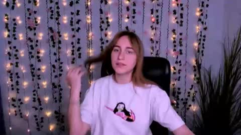 Snapshot of beauty_ginger chatting on October 15, 12:30 pm beauty_ginger online show from October 15, 12:30 pm