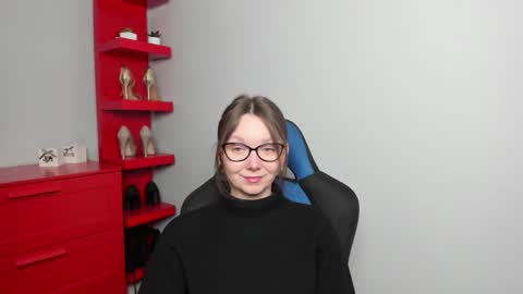 Zoe online show from December 2, 8:05 am