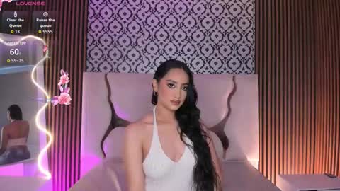 BELLA online show from December 17, 1:37 pm