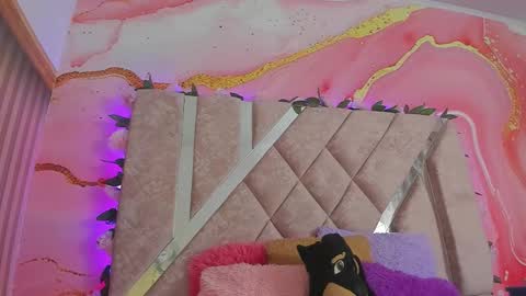 Melanie  online show from March 4, 10:44 am