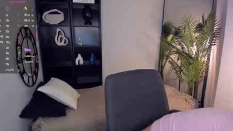 Bella online show from November 12, 9:07 am