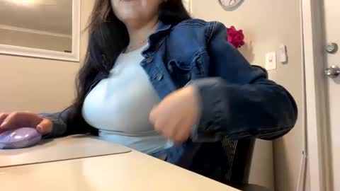 bella_dulce online show from January 29, 6:07 pm