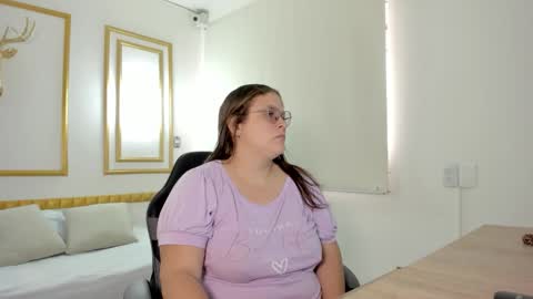 B E L L A online show from January 8, 8:46 pm