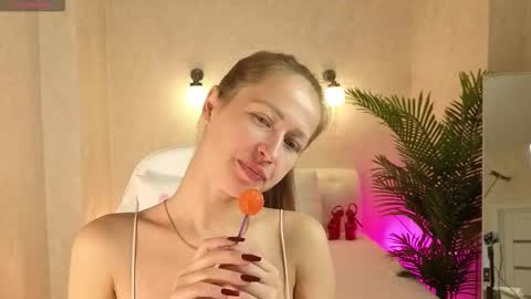 Snapshot of bella_li__ chatting on October 21, 1:20 am bella_li__ online show from October 21, 1:20 am