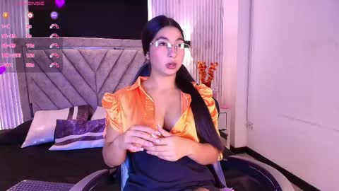 bella_martini_ online show from May 27, 2:25 pm