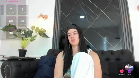 bella_stowgn online show from April 18, 7:07 pm