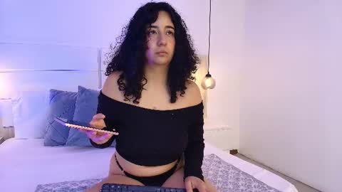 Bella Swwan  online show from July 16, 7:18 pm
