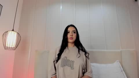  B E L L A   online show from December 19, 10:35 pm