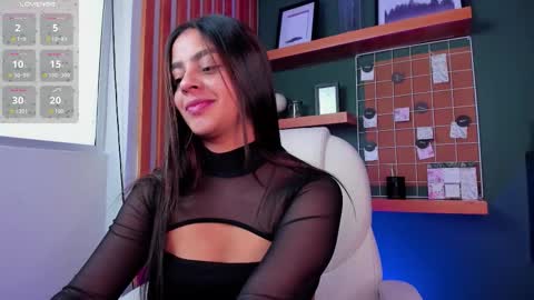 BELLA online show from November 4, 8:58 pm