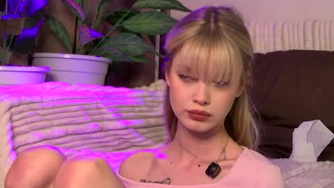 bellasecrettt online show from April 14, 7:47 pm